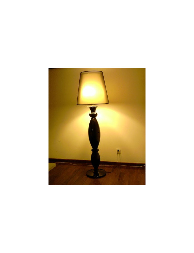 Clasica floor lamp Modiss black color side view Clasica floor lamp Modiss black color side view
